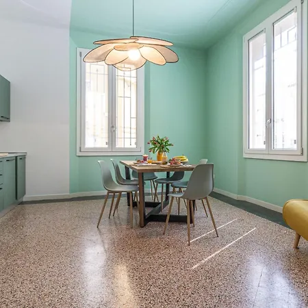 Spacious 7-guest In Apartment *
